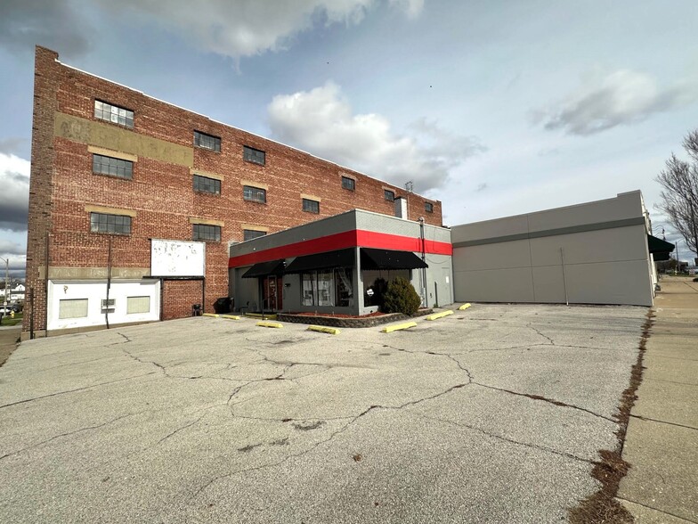 127 N Cherry St, Galesburg, IL en venta - Foto del edificio - Imagen 3 de 3