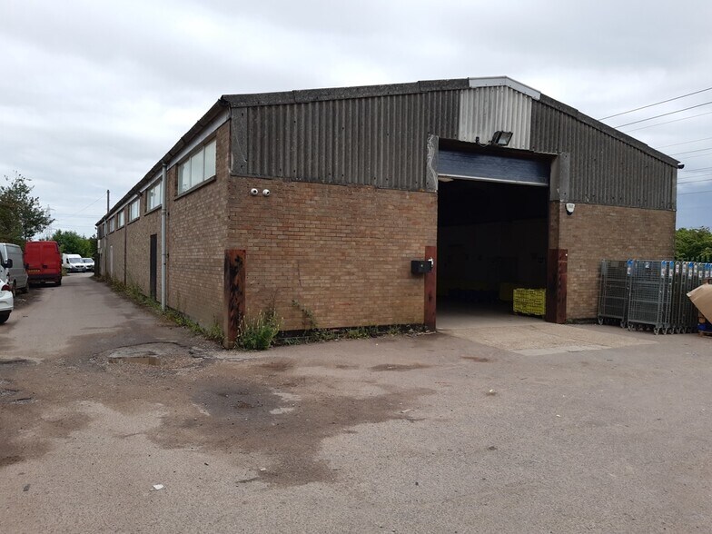 Station Road, Tempsford en venta - Foto del edificio - Imagen 2 de 4