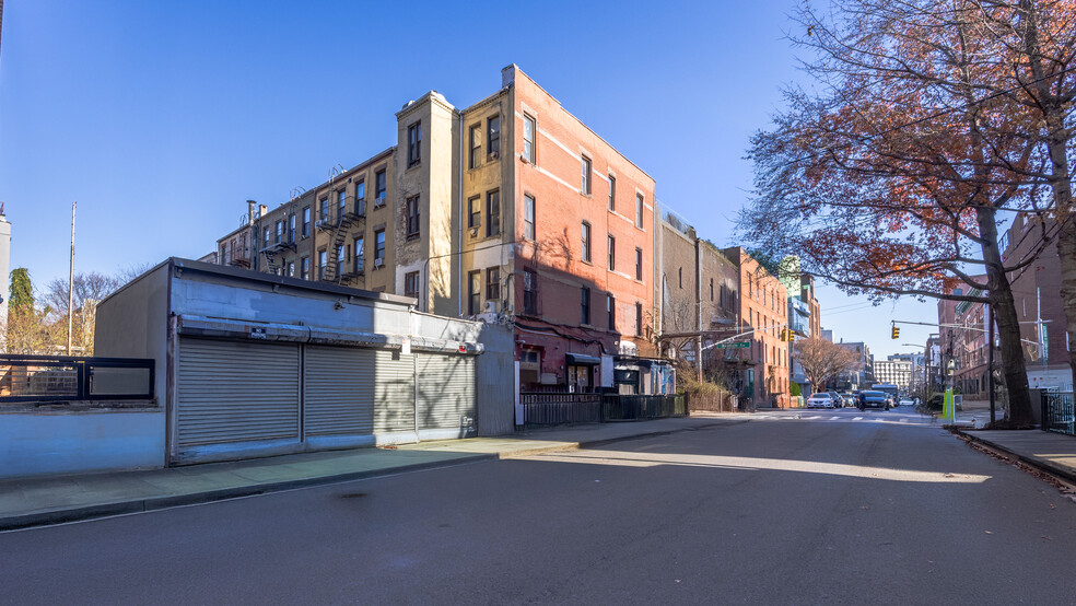 Bedford Ave Mixed Use Building cartera de 2 inmuebles en venta en LoopNet.es - Foto del edificio - Imagen 2 de 14