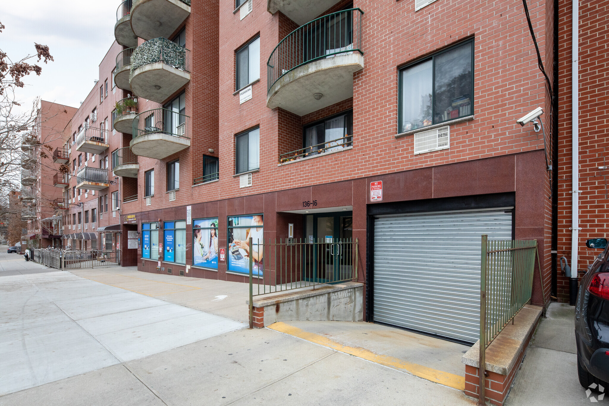 136-16 35th Ave, Flushing, NY en venta Foto del edificio- Imagen 1 de 5