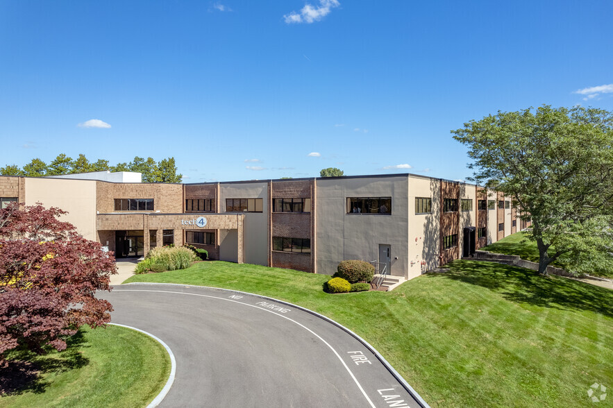 88 Silva Ln, Middletown, RI en alquiler - Foto del edificio - Imagen 1 de 9