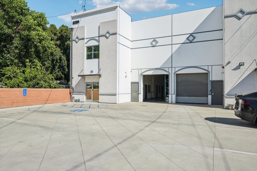 2220 Santa Anita Ave, South El Monte, CA en alquiler - Foto del edificio - Imagen 1 de 25