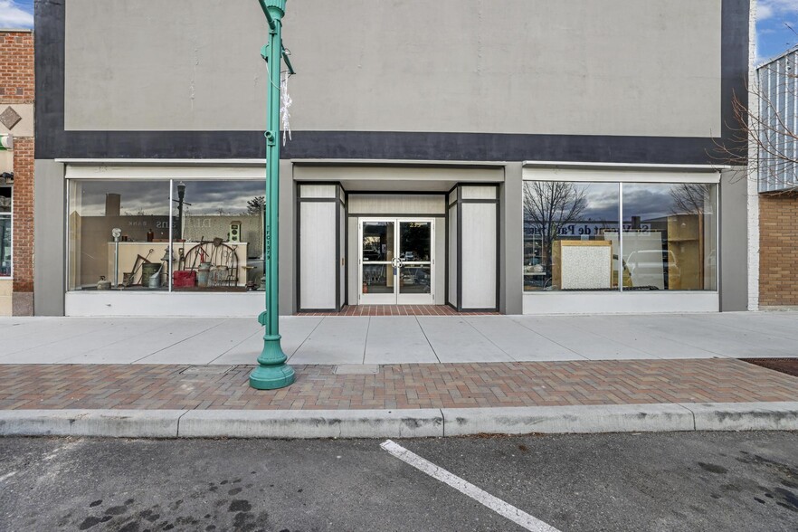 233 Main Ave E, Twin Falls, ID en venta - Foto del edificio - Imagen 2 de 41