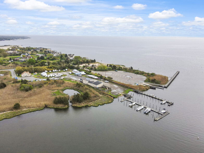 300 Pine Neck Ave, East Patchogue, NY en venta - Foto del edificio - Imagen 1 de 41