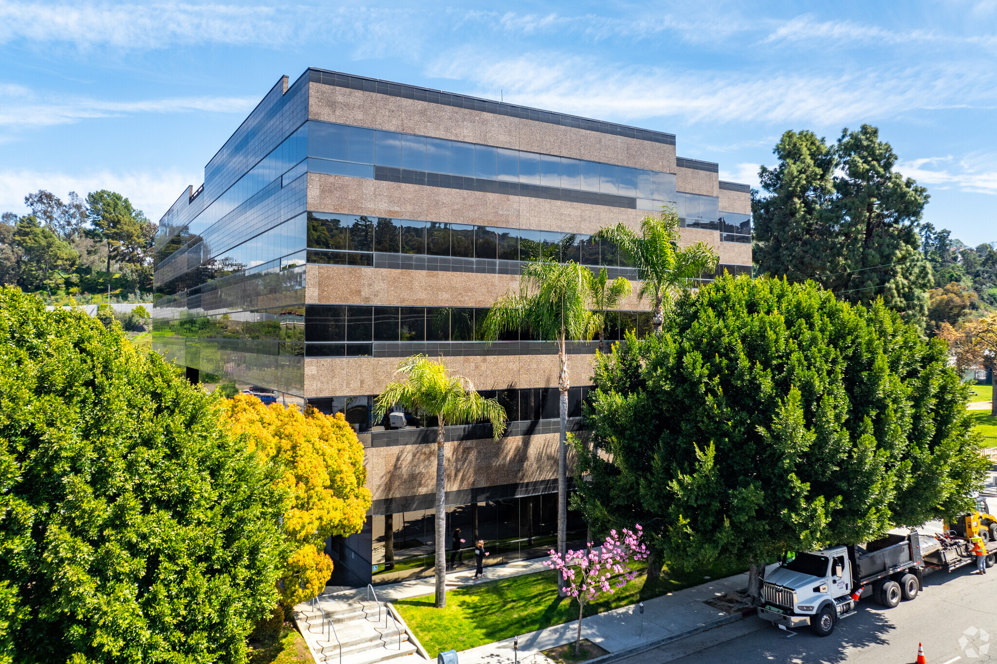 3330 Cahuenga Blvd W, Los Angeles, CA en alquiler Foto del edificio- Imagen 1 de 6