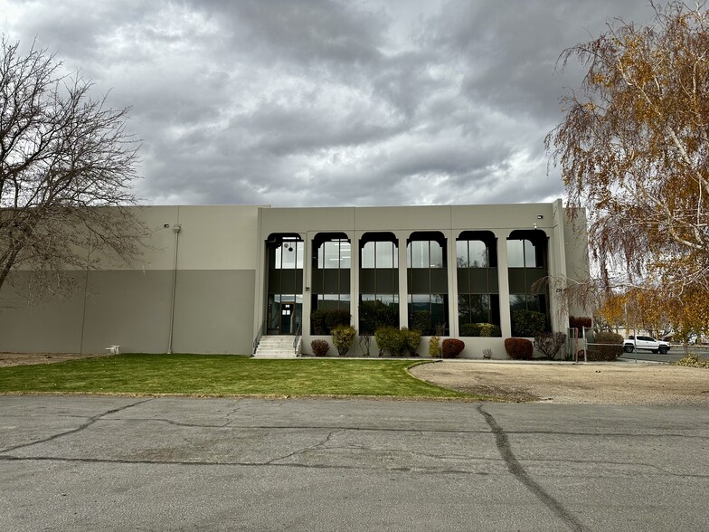 1755 Purina Way, Sparks, NV en alquiler - Foto del edificio - Imagen 2 de 36