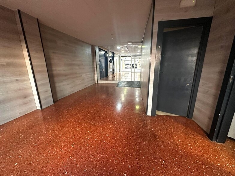 Edificio residencial en Santa Coloma de Gramenet, Barcelona en venta - Foto del interior - Imagen 2 de 4