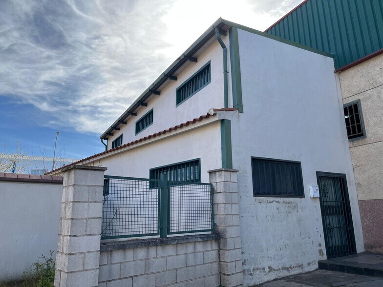 Nave en Malpartida de Cáceres en venta - Foto del edificio - Imagen 2 de 7