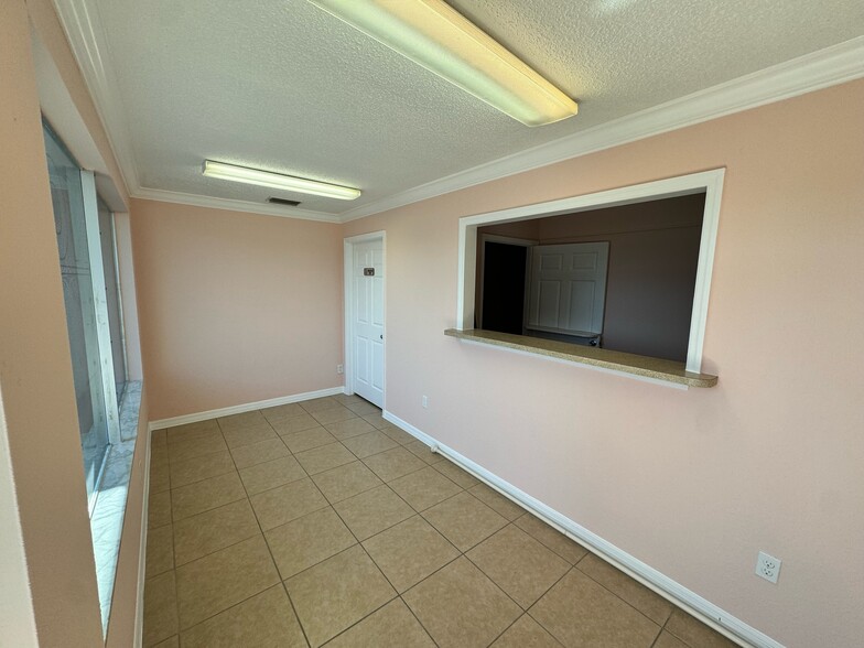 1303 SE 47th Ter, Cape Coral, FL en alquiler - Foto del edificio - Imagen 2 de 5