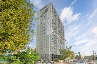 Más detalles de 11-15 Quai Du Président Paul Doumer, Courbevoie - Edificio residencial en venta