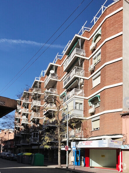 Calle Teniente Ruiz, 15, Alcalá de Henares, Madrid en alquiler - Foto del edificio - Imagen 2 de 3