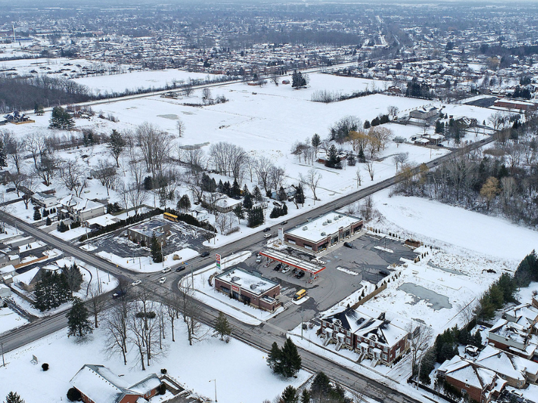 1022 Pelham St, Fonthill, ON en venta - Foto del edificio - Imagen 3 de 5