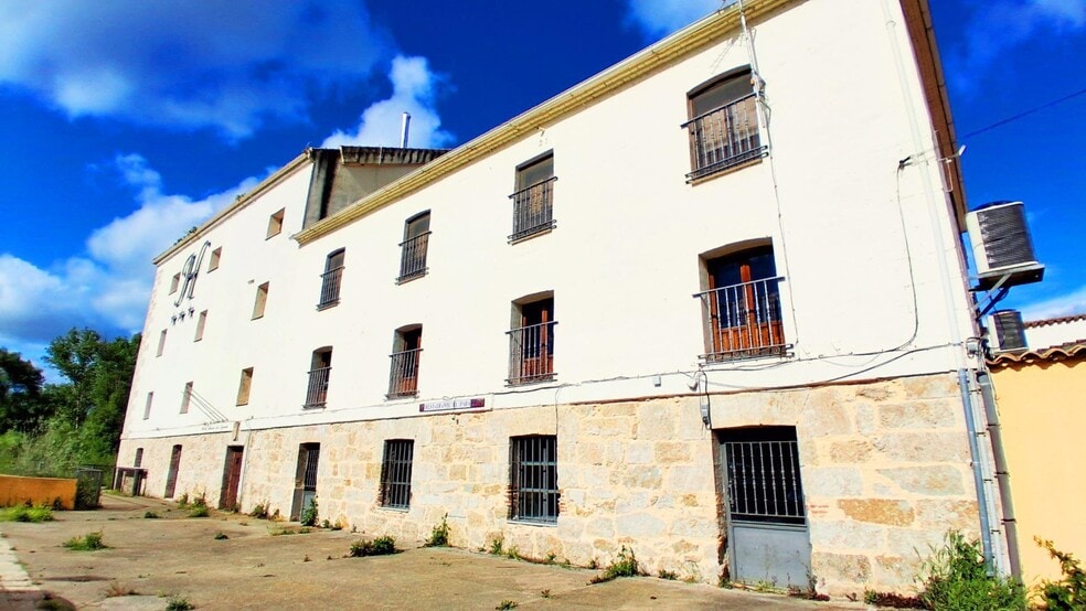 Local en Ciudad Rodrigo en venta - Foto del edificio - Imagen 2 de 50