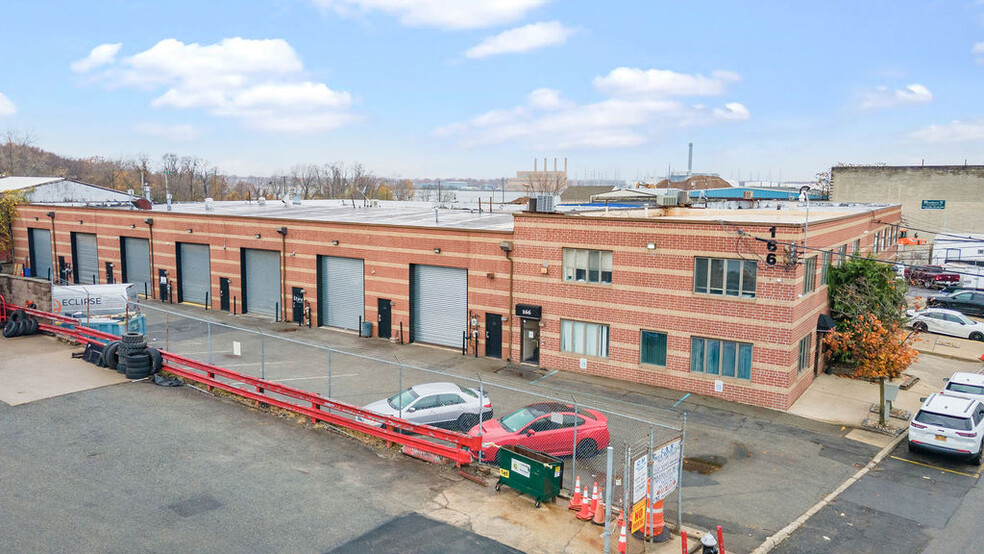 166 Industrial Loop, Staten Island, NY en alquiler - Foto del edificio - Imagen 1 de 10