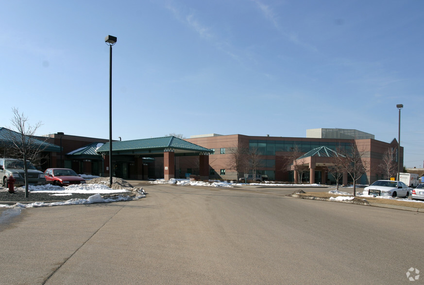 6050-6060 Clearwater Dr, Hopkins, MN en alquiler - Foto del edificio - Imagen 2 de 18