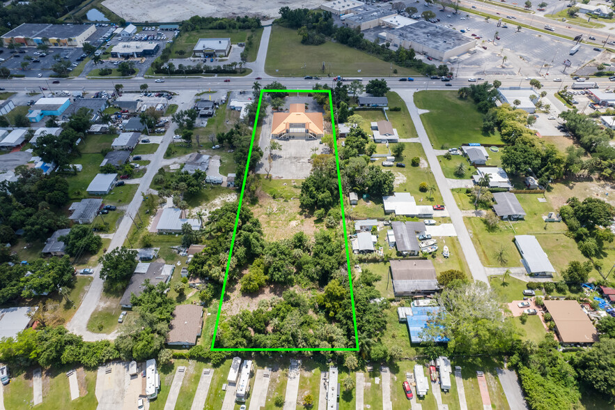 150 Pondella Rd, North Fort Myers, FL en venta - Foto del edificio - Imagen 2 de 27