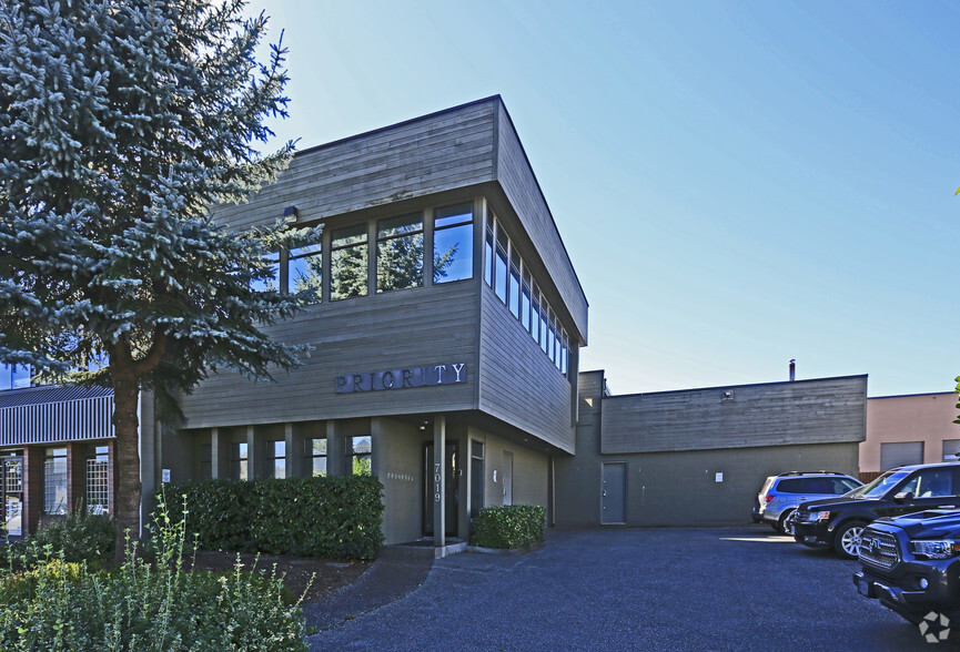 7019 Russell Ave, Burnaby, BC en venta - Foto principal - Imagen 1 de 5