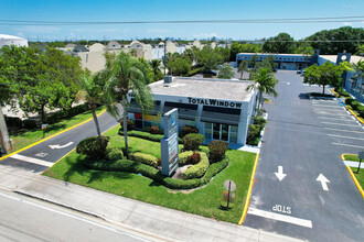 1249 Stirling Rd, Dania Beach, FL en alquiler Foto del edificio- Imagen 1 de 11