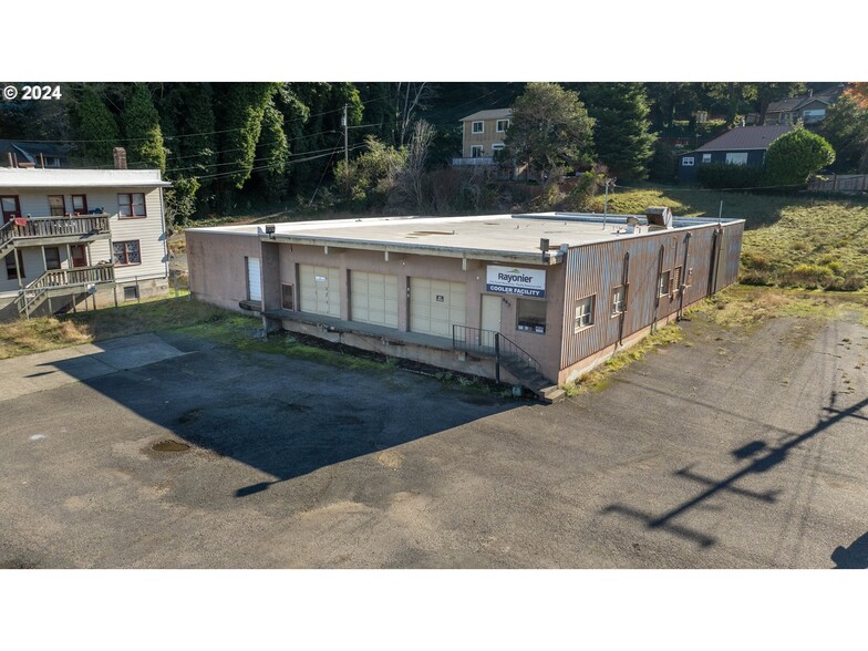 665 Hemlock Ave, Coos Bay, OR en venta - Foto principal - Imagen 1 de 35