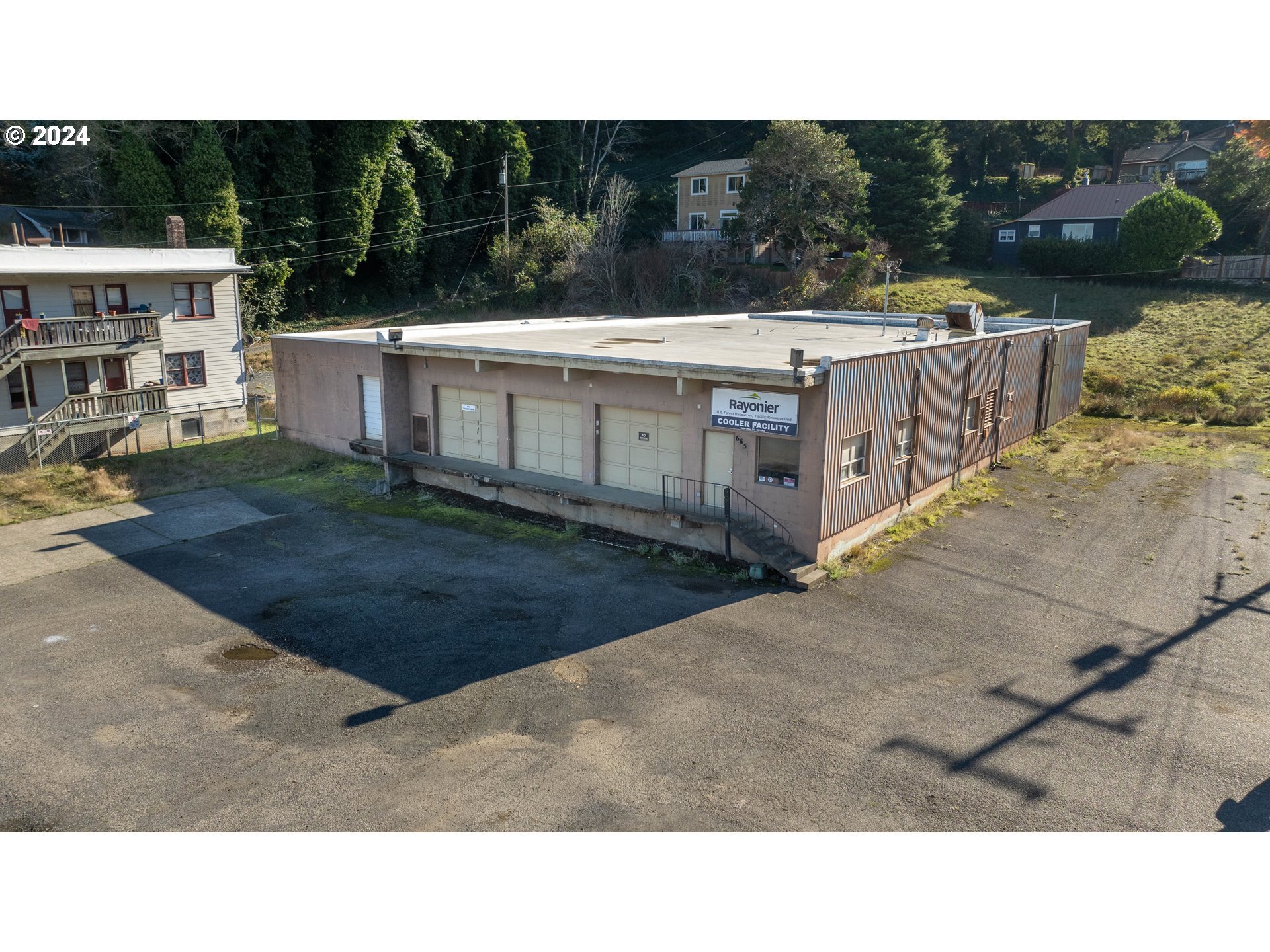 665 Hemlock Ave, Coos Bay, OR en venta Foto principal- Imagen 1 de 36