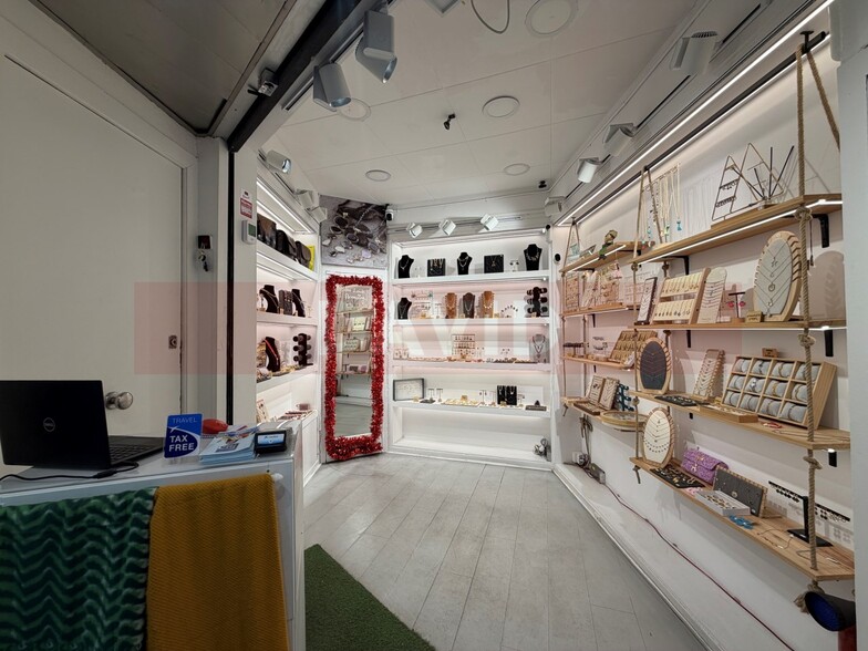 Local en Barcelona, Barcelona en alquiler - Foto del edificio - Imagen 2 de 2