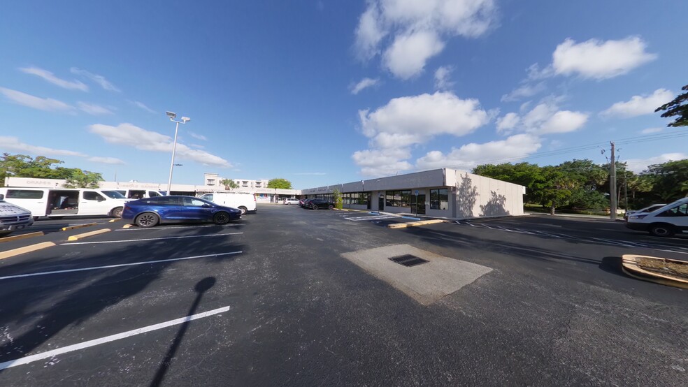 8401-8463 W McNab Rd, Tamarac, FL en alquiler - Foto del edificio - Imagen 3 de 4