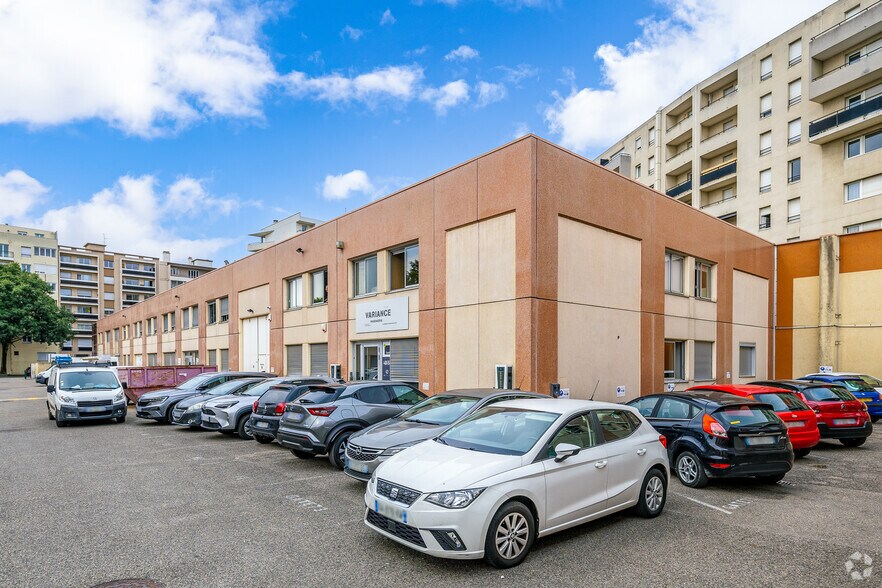 73 Ter Rue Francis De Pressensé, Villeurbanne en alquiler - Foto del edificio - Imagen 2 de 9
