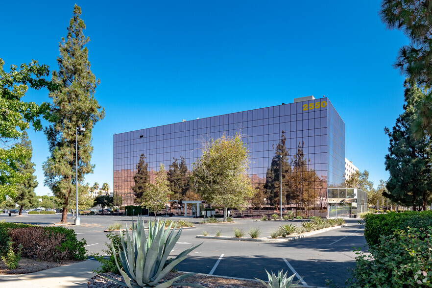 2550 N Hollywood Way, Burbank, CA en alquiler - Foto del edificio - Imagen 1 de 8