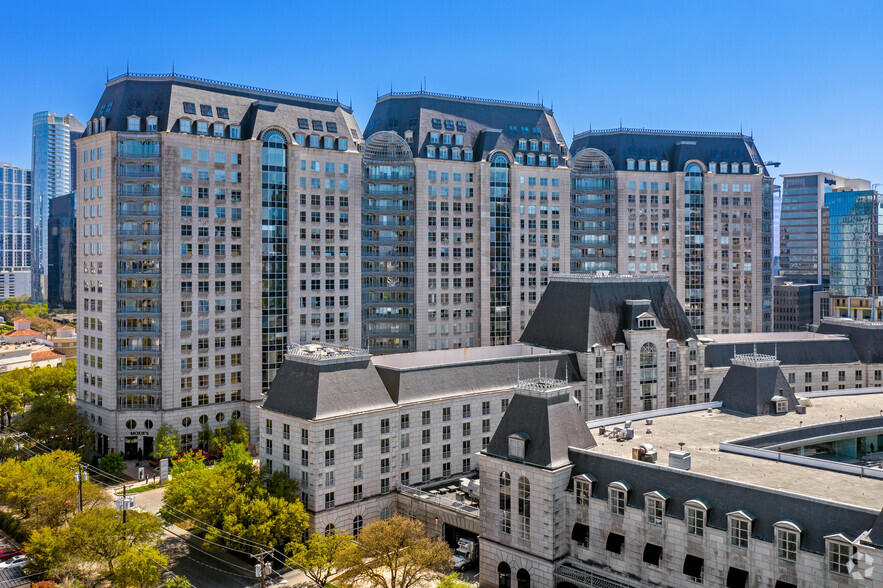 100 Crescent Ct, Dallas, TX en alquiler - Foto del edificio - Imagen 3 de 7