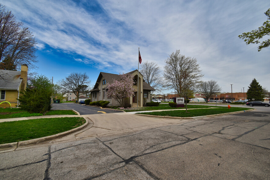 849 N Ellsworth St, Naperville, IL en venta - Foto principal - Imagen 1 de 25