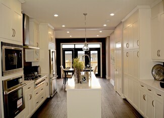 Más detalles de 11331 76 Av NW, Edmonton, AB - Edificio residencial en venta