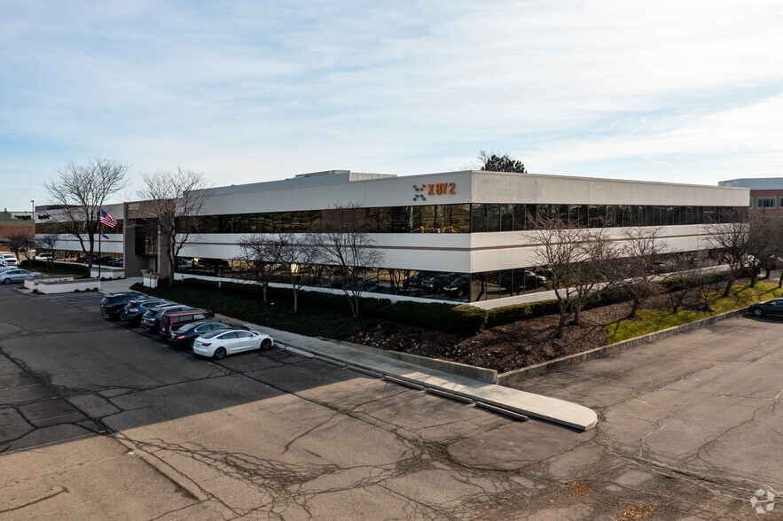 35055 W 12 Mile Rd, Farmington Hills, MI en alquiler - Foto del edificio - Imagen 1 de 5