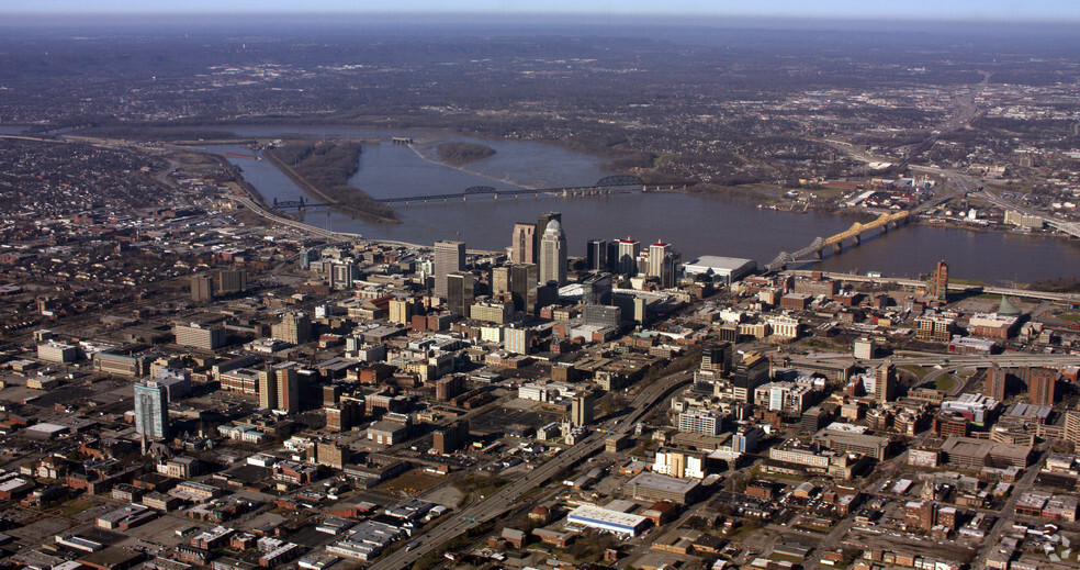 300 E Market St, Louisville, KY en alquiler - Vista aérea - Imagen 3 de 10