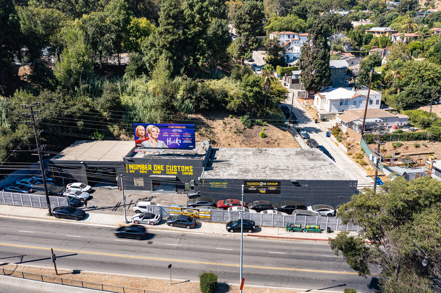 3077 Cahuenga Blvd W, Hollywood, CA en alquiler - Foto del edificio - Imagen 1 de 8