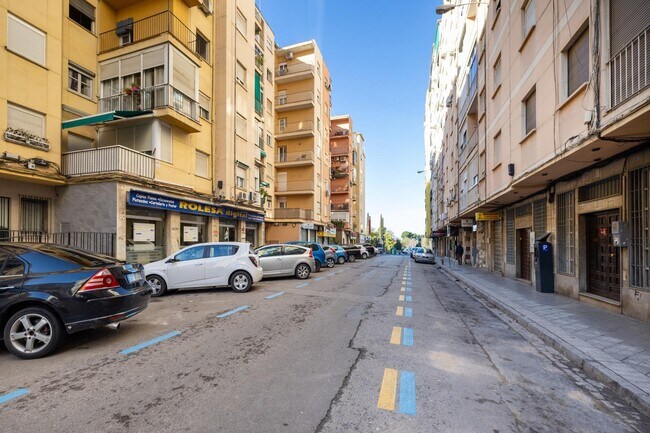 Más detalles de Calle Ángel Barrios, 3, Granada - Local en venta