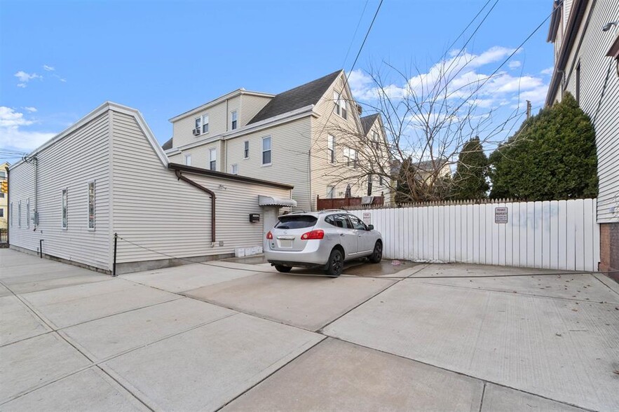 391 Kennedy Blvd, Bayonne, NJ en venta - Foto del edificio - Imagen 2 de 31