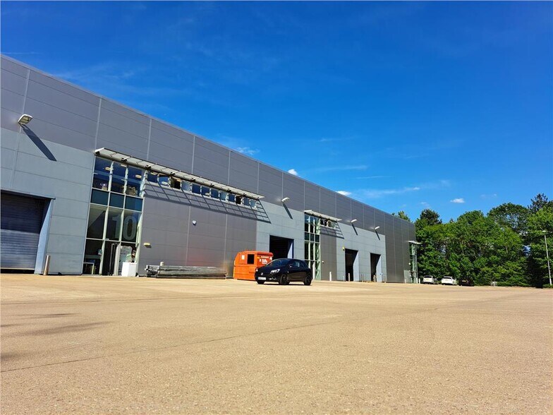 Chippenham Dr, Milton Keynes en alquiler - Foto del edificio - Imagen 2 de 4