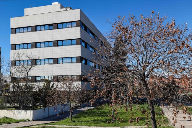 Más detalles de Calle Poeta Rafael Morales, 2, San Sebastián de los Reyes - Oficina en alquiler