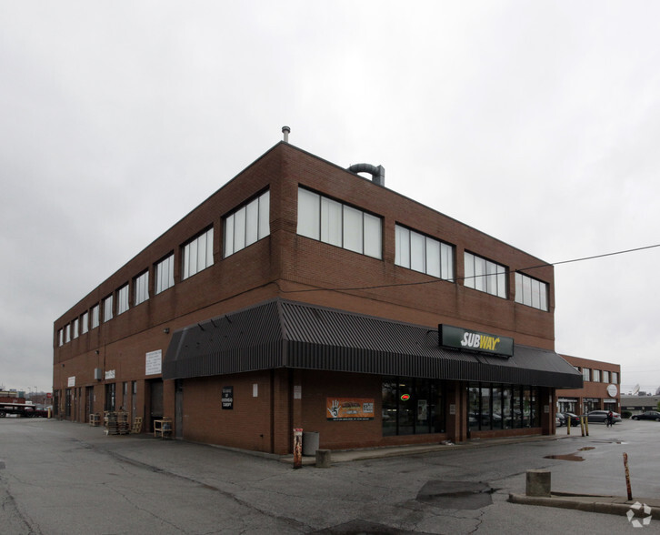 5109 Steeles Ave W, Toronto, ON en alquiler - Foto del edificio - Imagen 2 de 4