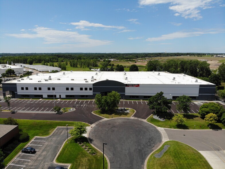 7500 N Meridian Cir, Osseo, MN en alquiler - Foto del edificio - Imagen 2 de 16