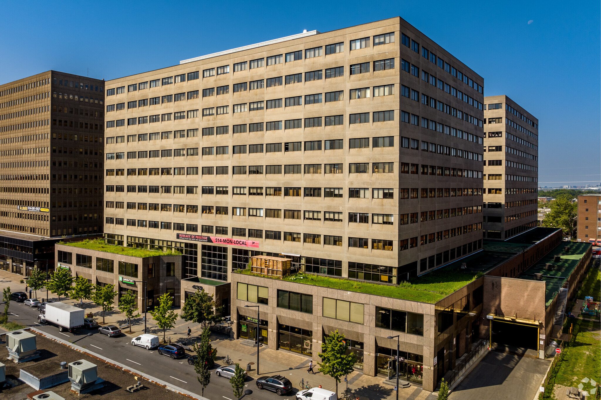 433 Rue Chabanel O, Montréal, QC en alquiler Foto del edificio- Imagen 1 de 9