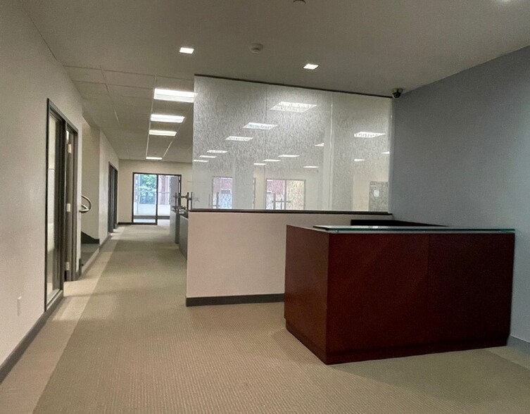 401 E Market St, Charlottesville, VA en alquiler - Foto del interior - Imagen 2 de 14