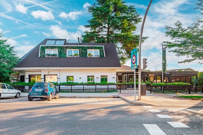 Más detalles de Avenida de la Victoria, 144, Madrid - Local en venta