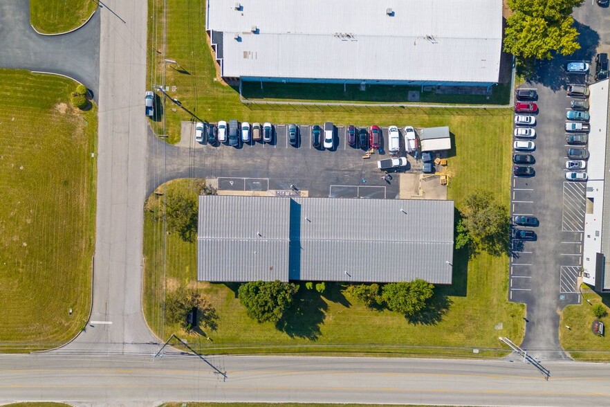 2700 Diode Ln, Louisville, KY en alquiler - Foto del edificio - Imagen 3 de 10