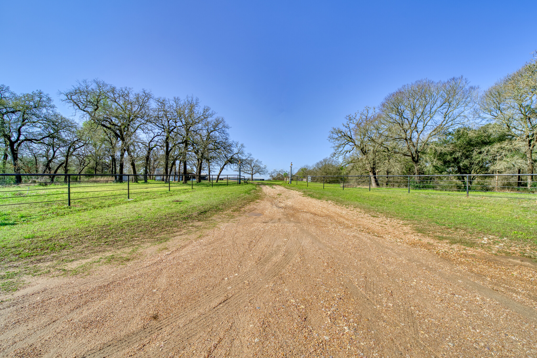 8370 County Road 150, Somerville, TX en venta Foto principal- Imagen 1 de 64