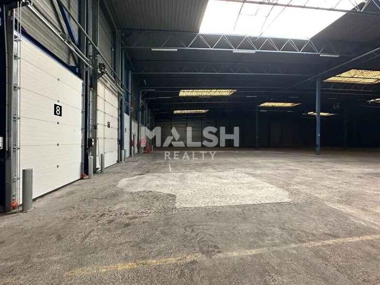 Oficina en Corbas en alquiler - Foto del edificio - Imagen 3 de 18