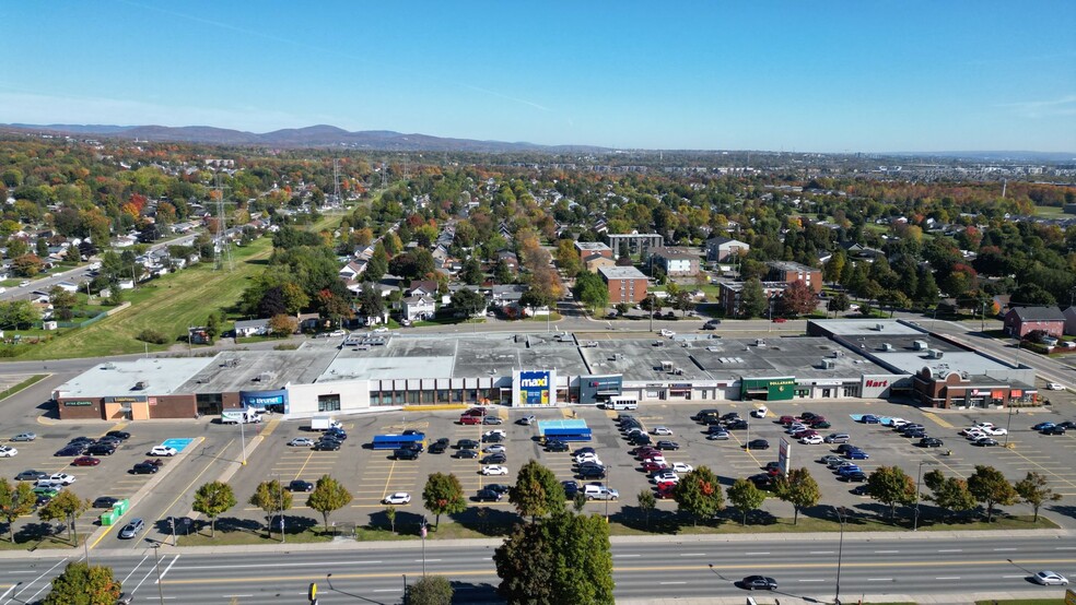 9550 Boul De L'ormière, Québec, QC en alquiler - Vista aérea - Imagen 2 de 5