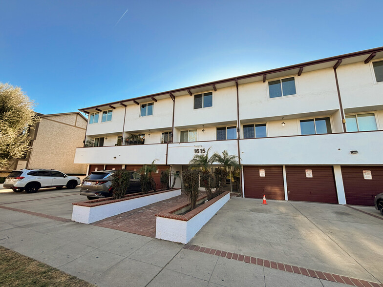 1615 Greenfield Ave, Los Angeles, CA en venta - Foto del edificio - Imagen 1 de 9