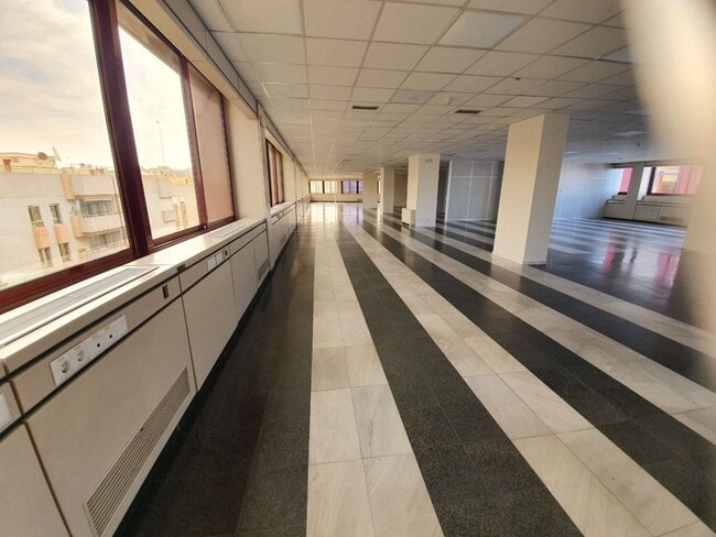 Más detalles de Calle Balbino Marrón, 6, Sevilla - Oficina en alquiler