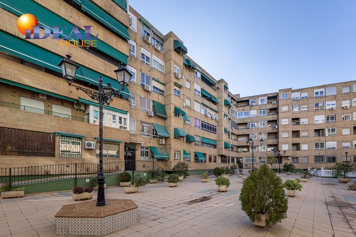 Local en Granada, Granada en venta Foto del edificio- Imagen 1 de 27
